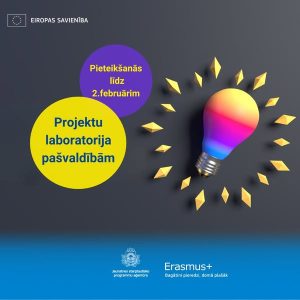 Erasmus+ projektu laboratorijas pašvaldībām reklāma. Redzama krāsaina spuldze ar dzelteniem kristāliem apkārt uz melna fona.