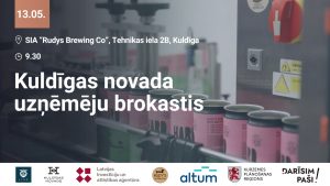 Afiša par Kuldīgas novada uzņēmēju brokastīm – norādīts datums 13.05., norises vieta SIA “Rudys Brewing Co” Kuldīgā un sākuma laiks plkst. 9.30, fonā redzama dzērienu ražošanas līnija.