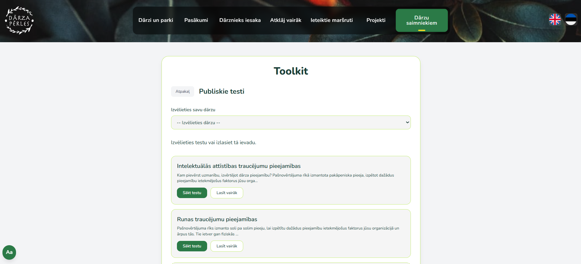 Ekrānuzņēmums ar “Dārza pērles” mājaslapas sadaļu “Toolkit”, kur pieejami publiskie testi. Redzama izvēlne dārza izvēlei un divi pieejamības pašnovērtējuma testi – par intelektuālās attīstības un runas traucējumiem.