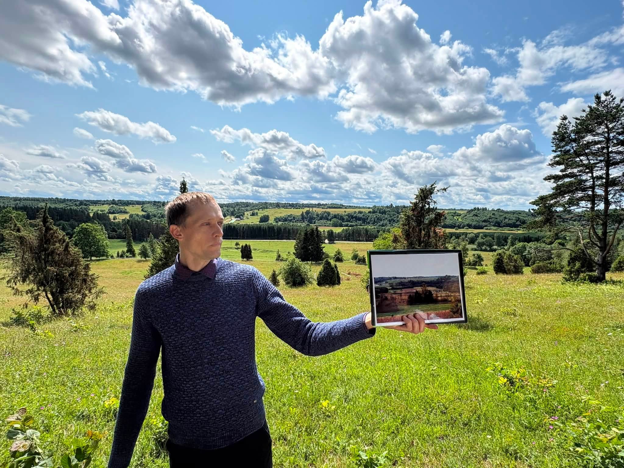 Gids Drubazu pļavās rāda vēsturisku ainavas attēlu, salīdzinot to ar mūsdienu panorāmas skatu.
